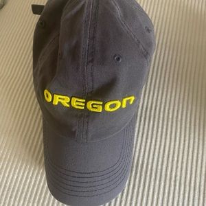 Oregon (UO) hat gray with yellow embroidery